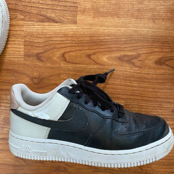 Air Force 1 - Picture 2 of 3